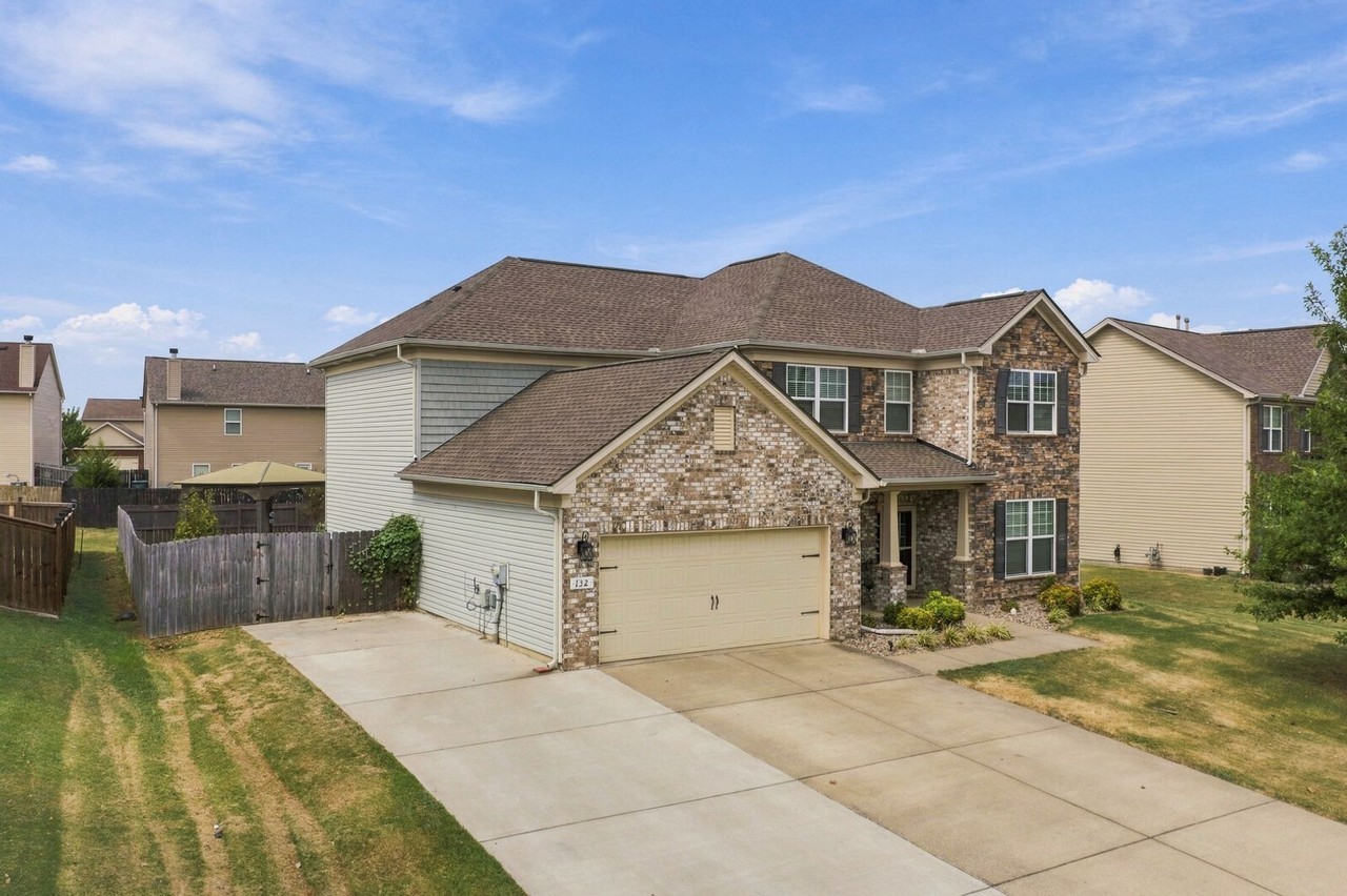 132 Slaters Dr - Photo 2 of 50
