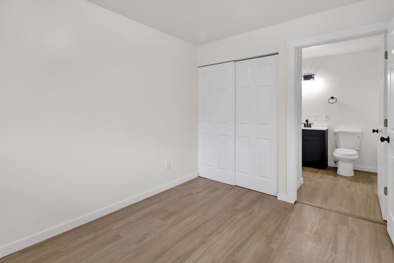 Barkley Suites - Photo 5 of 34