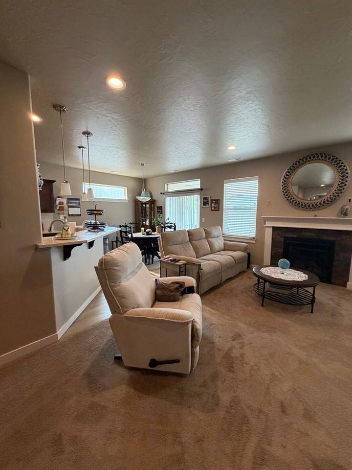 7535 W Corona Dr - Photo 6 of 13