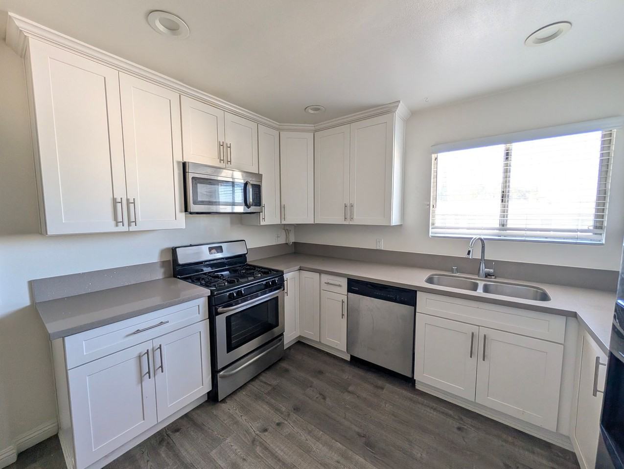 Moorpark Apartments - Photo 2 of 3