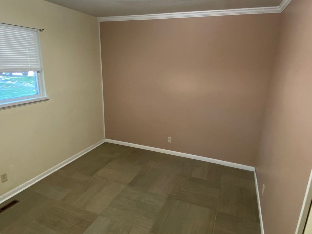 1009 Cottonwood St - Photo 7 of 10