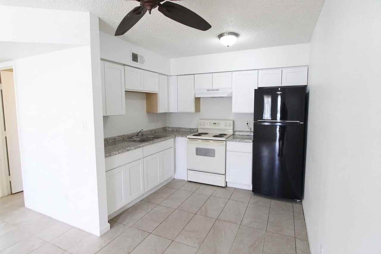 2615 E Greenway Rd - Photo 3 of 6
