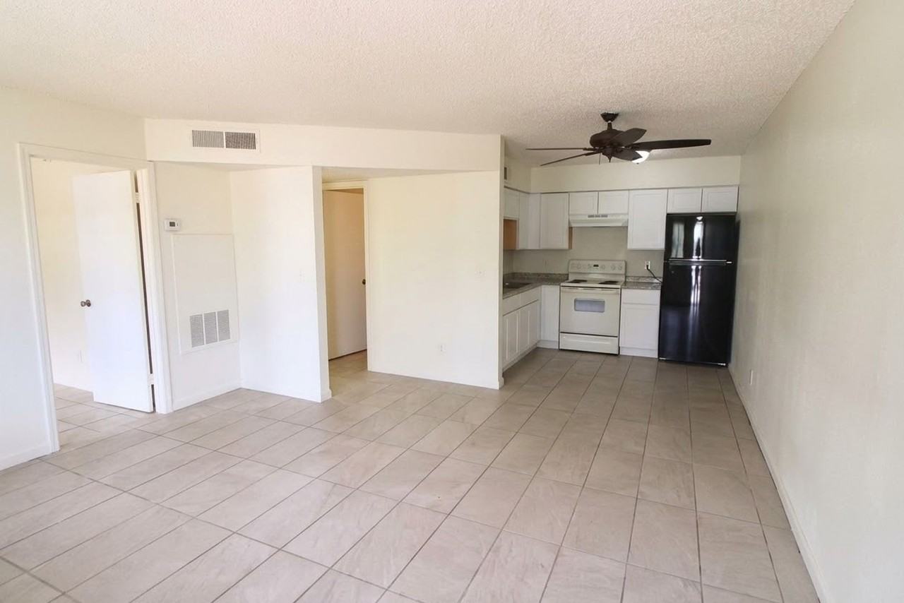 2615 E Greenway Rd - Photo 4 of 6