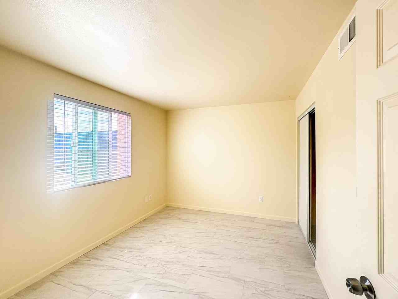 2615 E Greenway Rd - Photo 5 of 6
