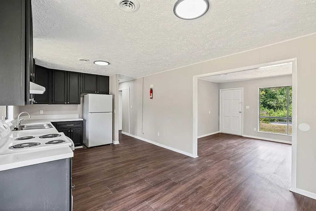 403 Pride St - Photo 6 of 20