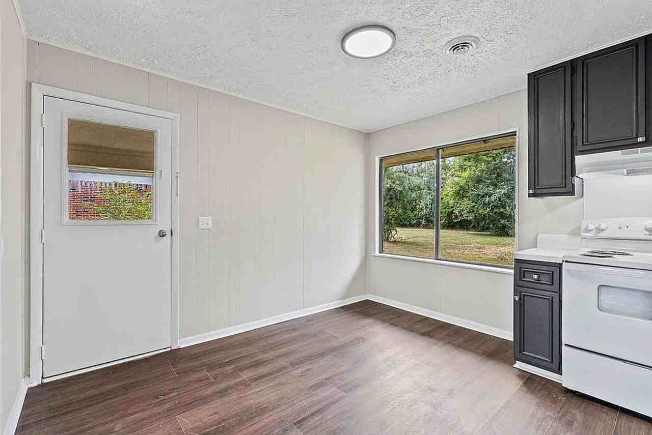403 Pride St - Photo 7 of 20