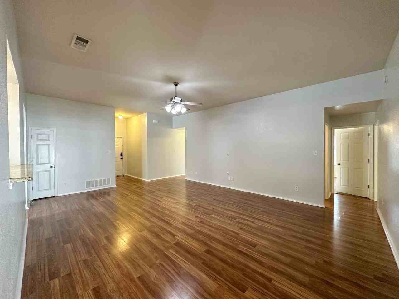401 Aries Ave - Photo 5 of 37