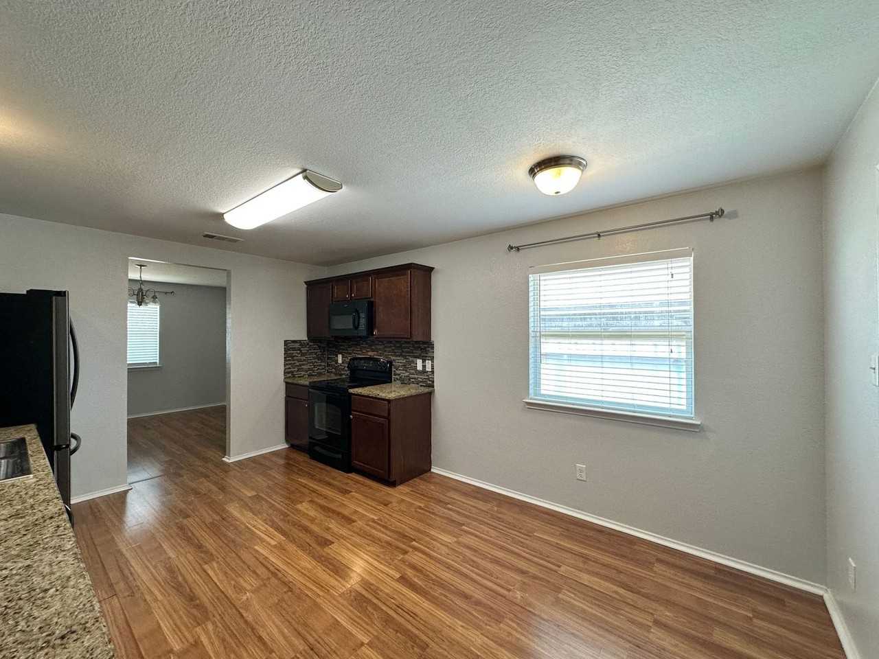 401 Aries Ave - Photo 6 of 37
