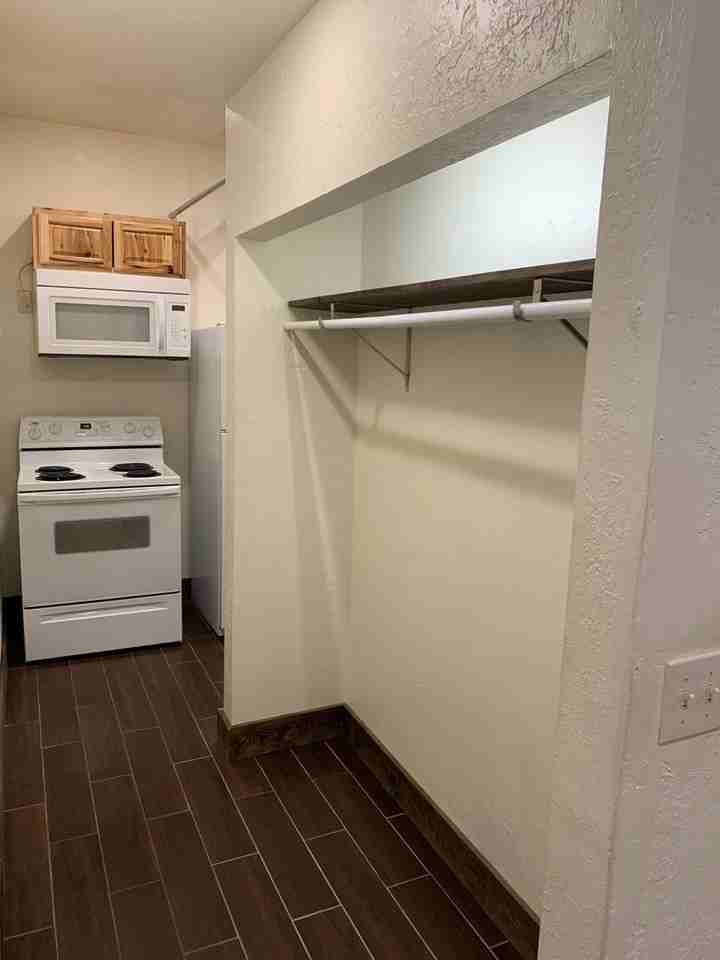 Blackmore Apartments - Photo 6 of 11