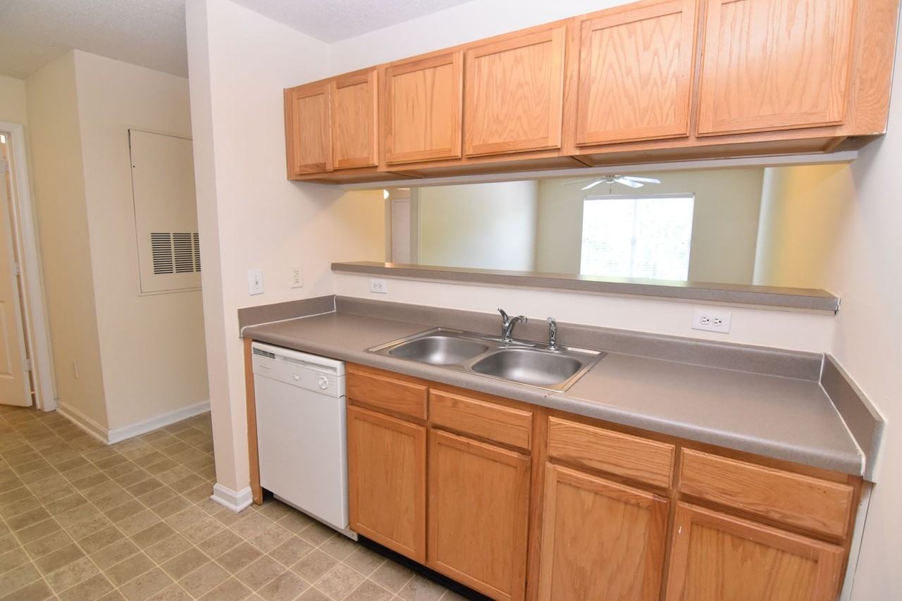 114 N Wheeless Dr - Photo 5 of 19