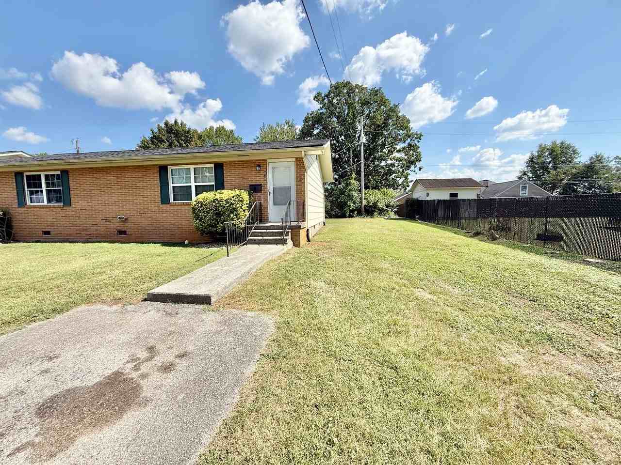 838 Cherry St - Photo 2 of 12