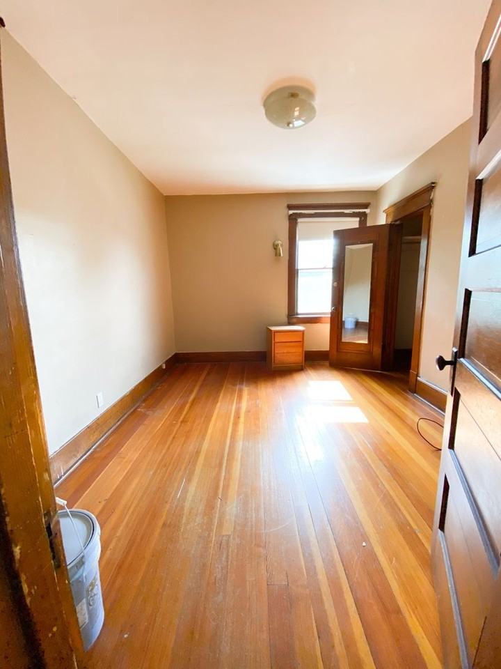 111 Waldron St - Photo 2 of 12