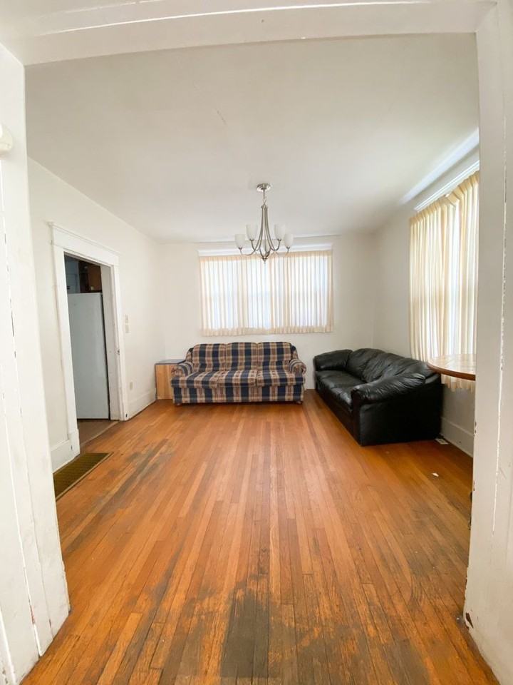 111 Waldron St - Photo 3 of 12