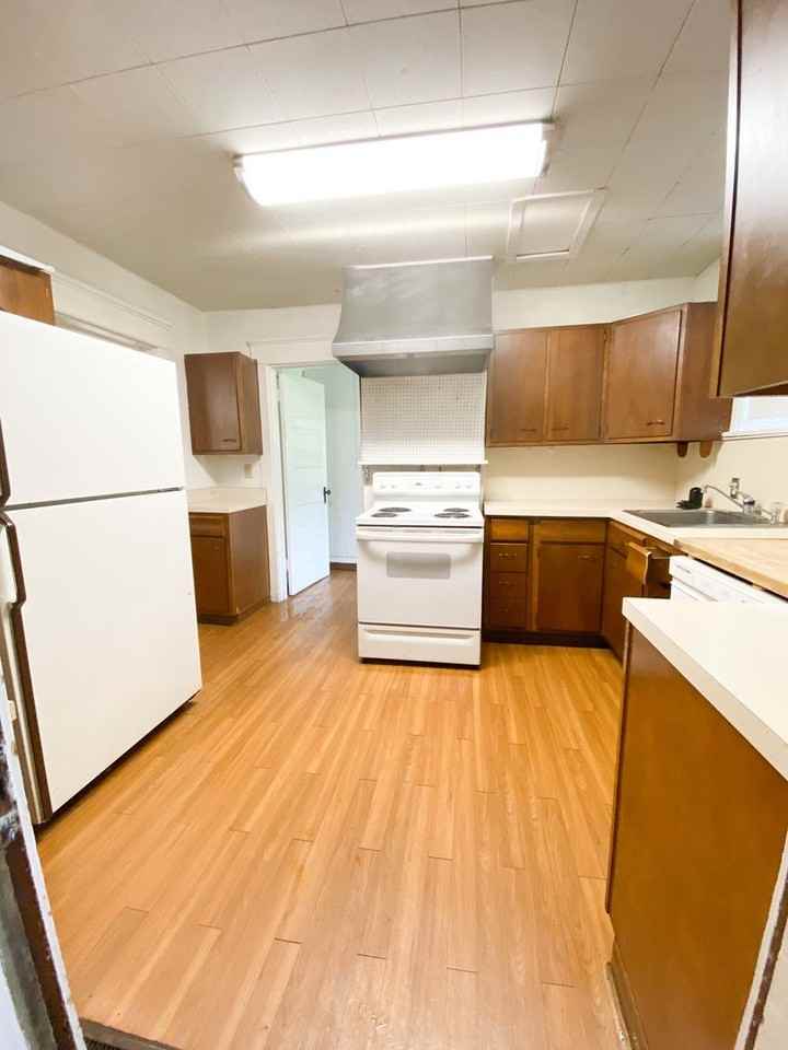 111 Waldron St - Photo 4 of 12