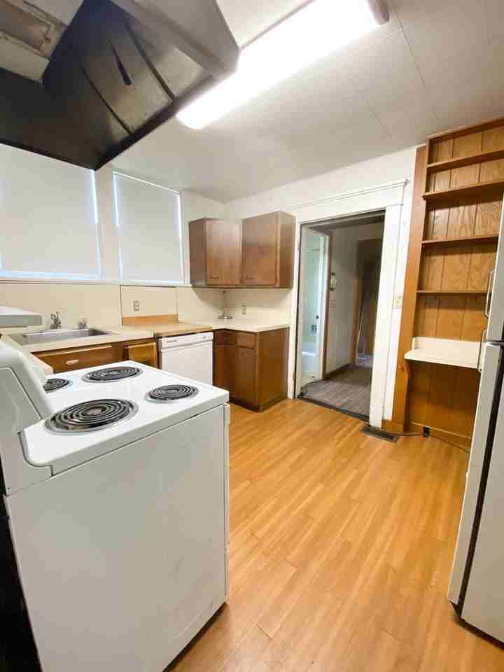 111 Waldron St - Photo 5 of 12