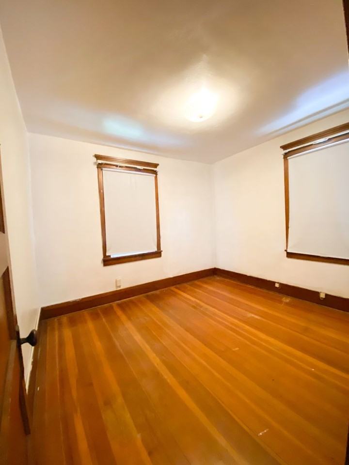 111 Waldron St - Photo 7 of 12