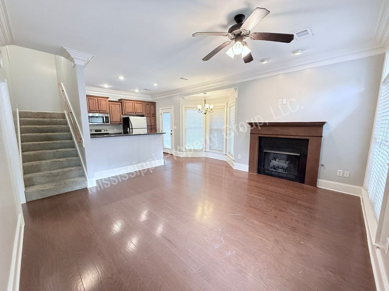 131 Falls Grove Dr - Photo 2 of 22