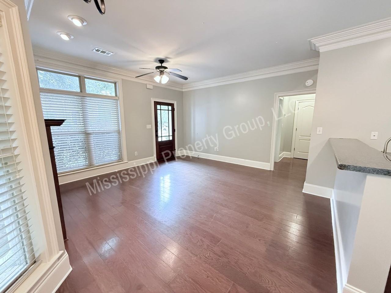 131 Falls Grove Dr - Photo 3 of 22