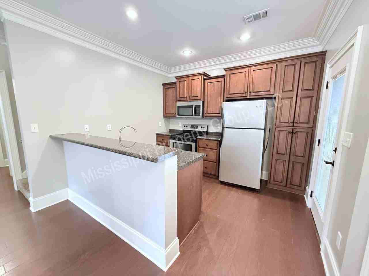 131 Falls Grove Dr - Photo 4 of 22