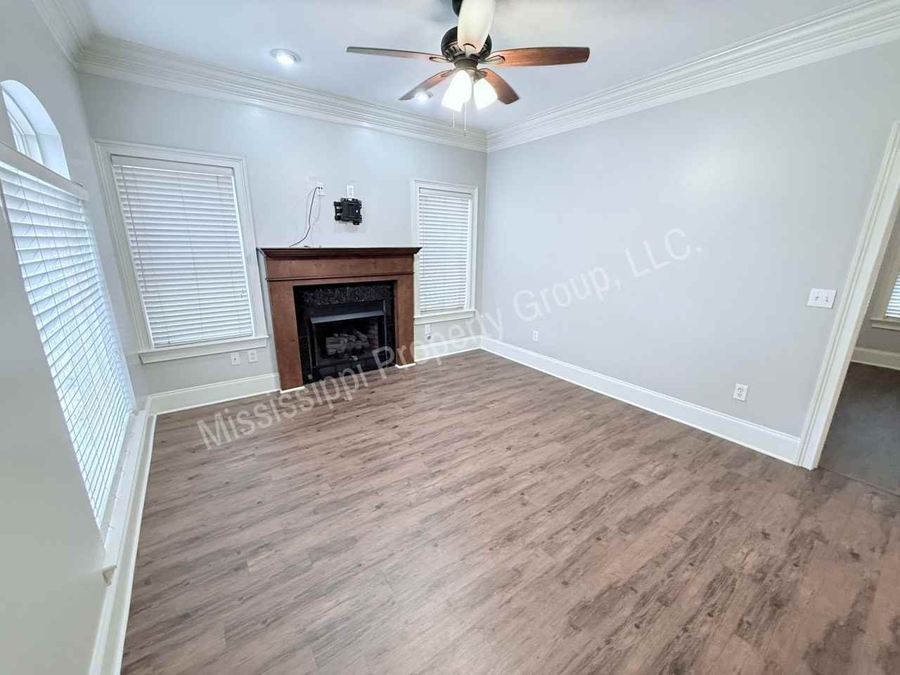 120 Falls Grove Dr - Photo 2 of 25