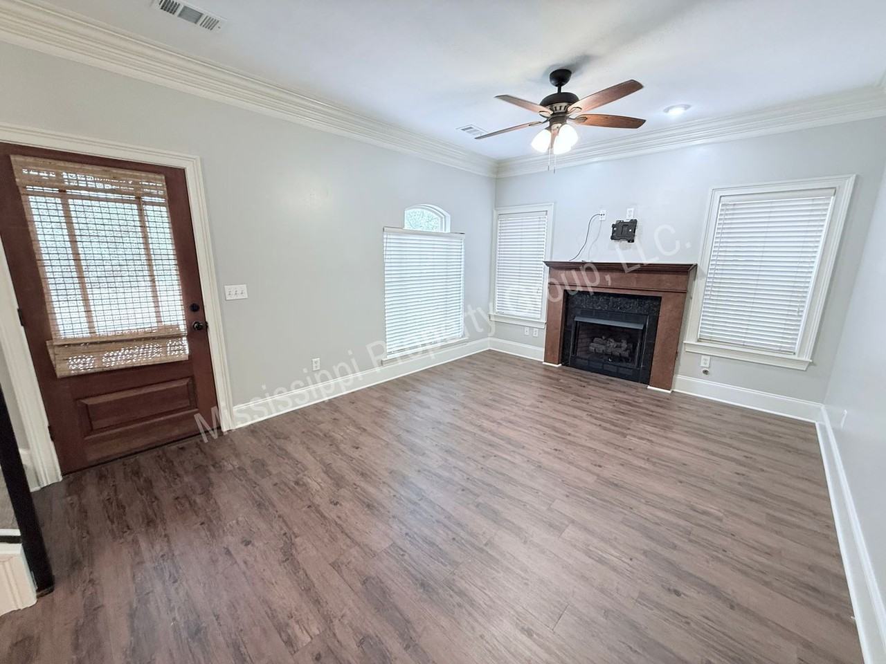 120 Falls Grove Dr - Photo 4 of 25