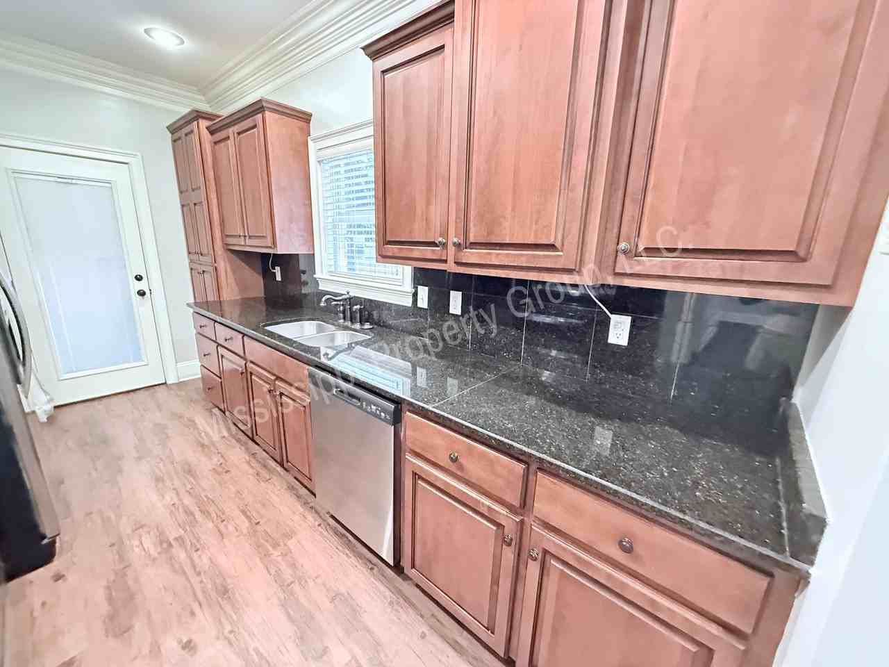 120 Falls Grove Dr - Photo 6 of 25