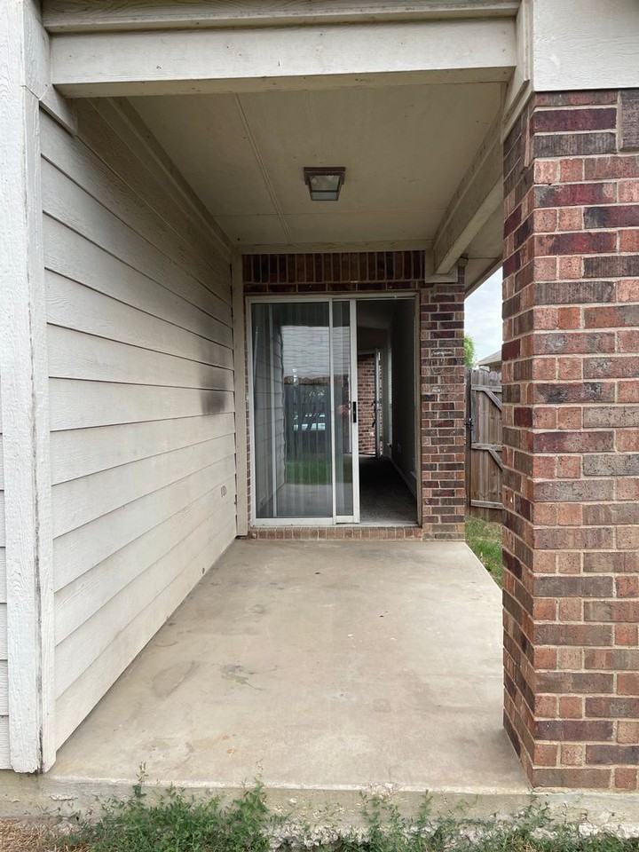 2136 Ingrid Ln - Photo 2 of 24