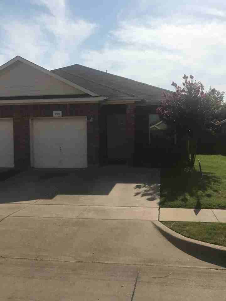908 Walnut St - Photo 2 of 2