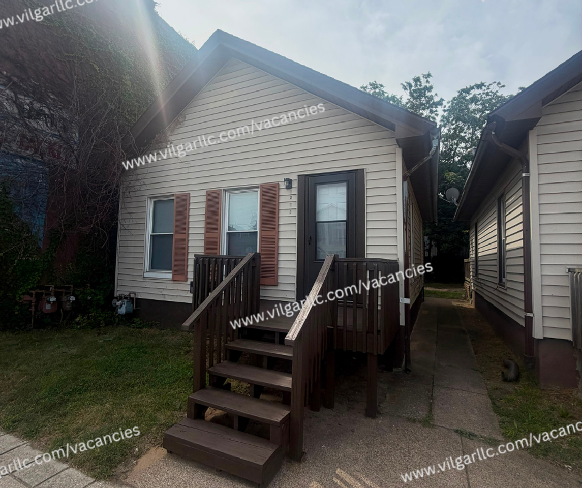 1313 Franklin St - Photo 2 of 17