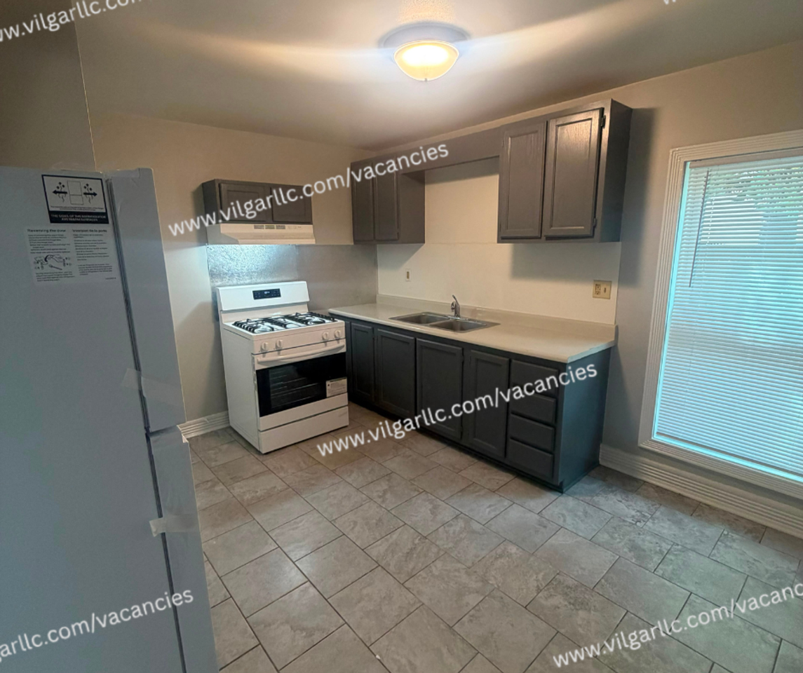 1313 Franklin St - Photo 5 of 17