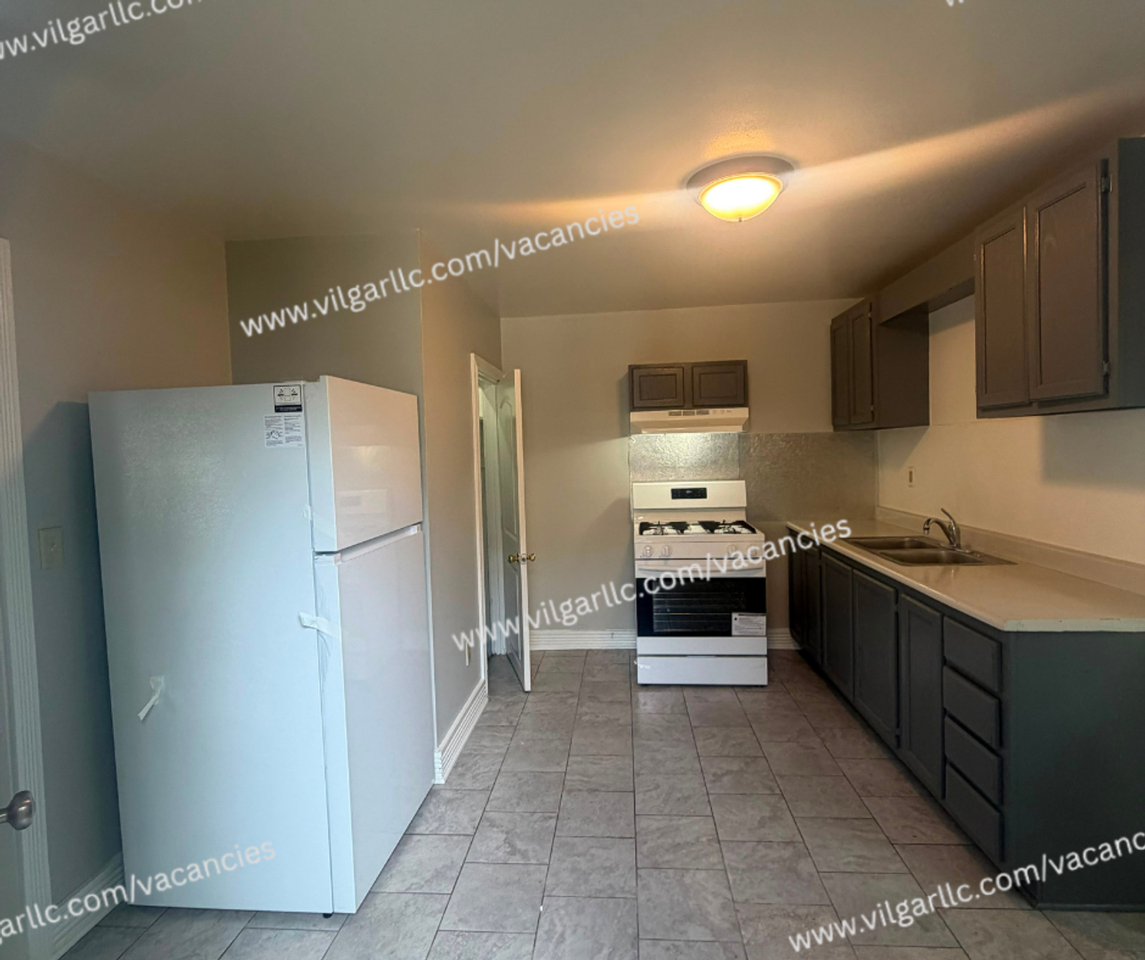 1313 Franklin St - Photo 6 of 17