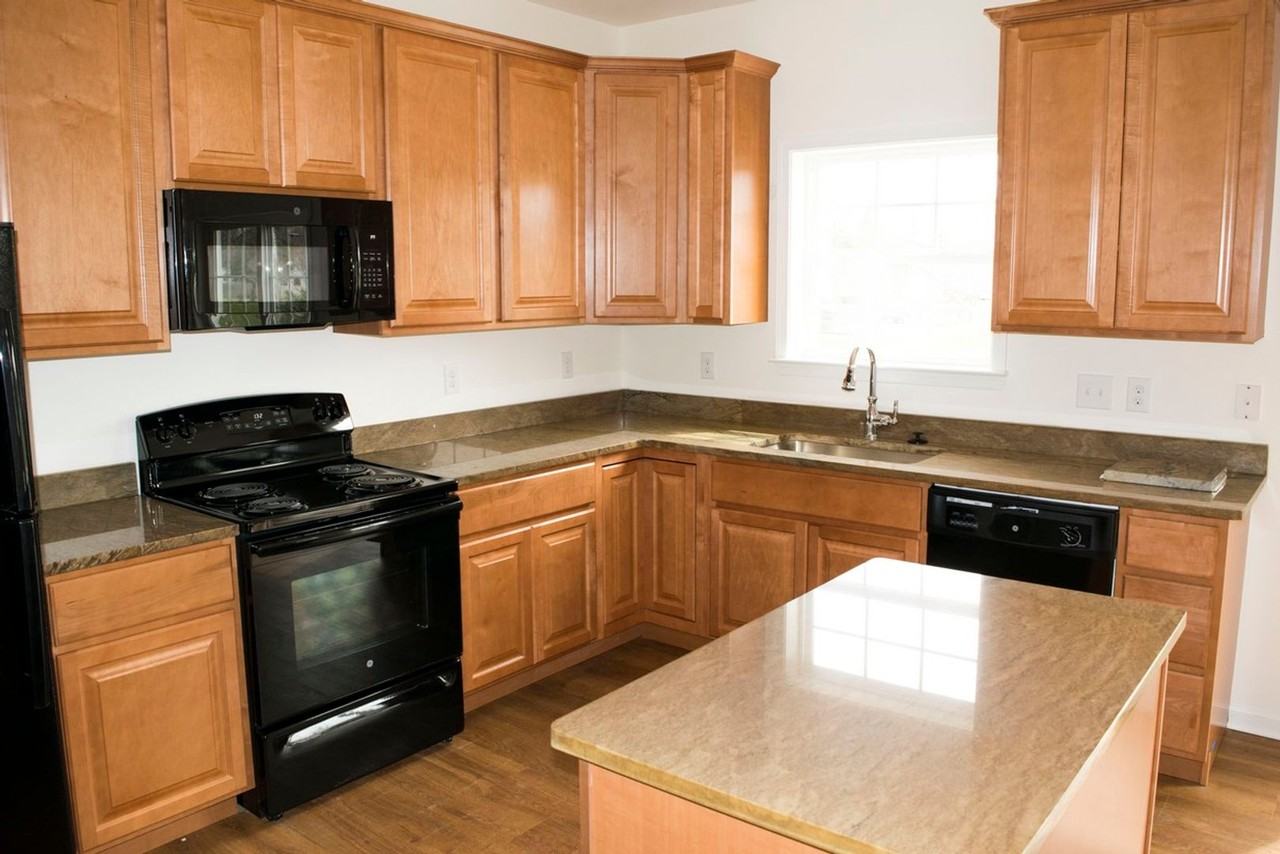 144 Revolutionary Blvd - Photo 2 of 6