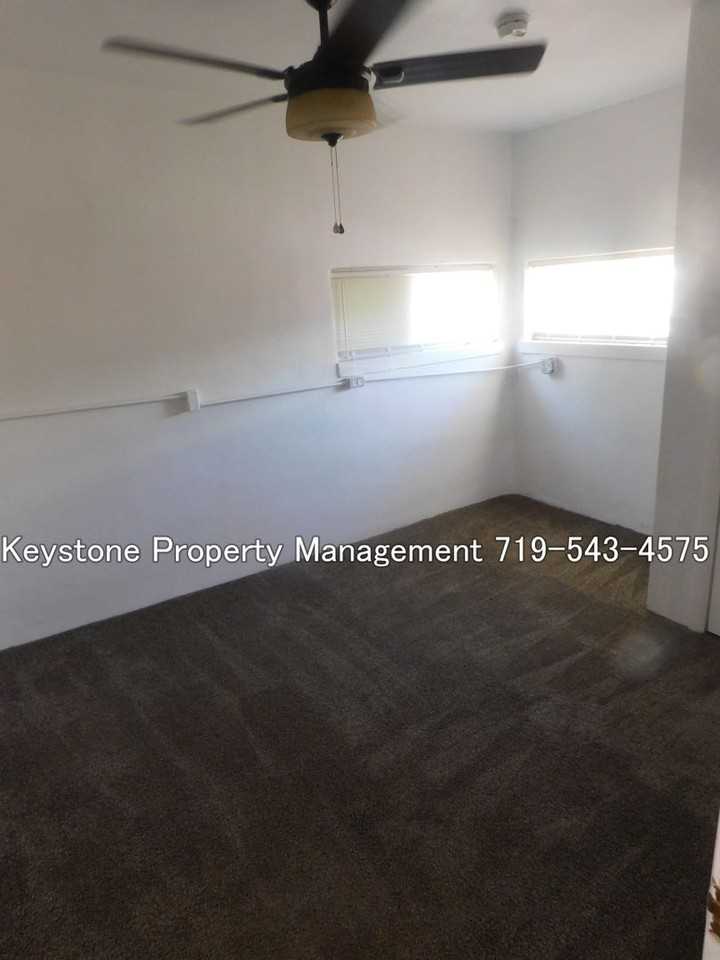 901 W 10th St - Photo 4 of 13