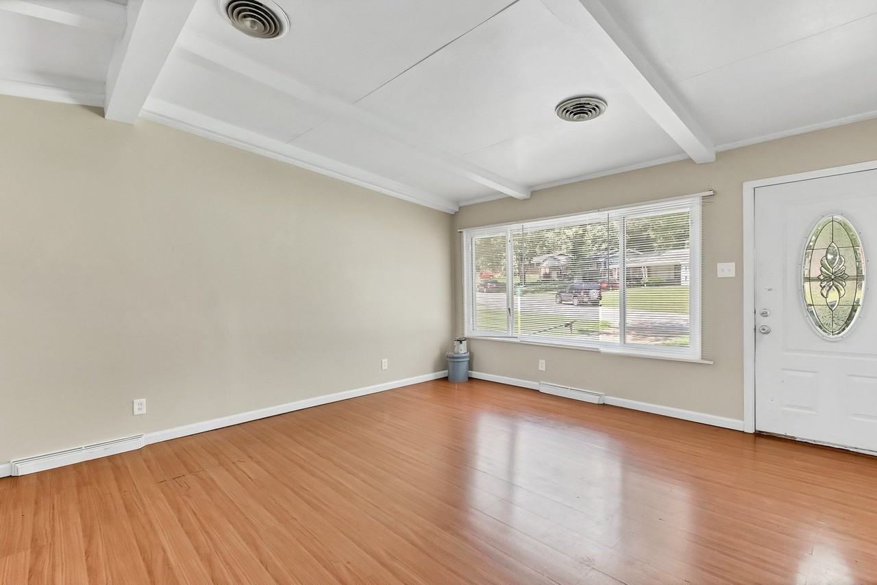 2440 Castle Dr - Photo 2 of 16