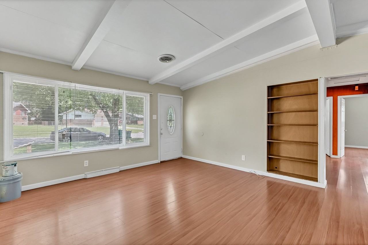 2440 Castle Dr - Photo 3 of 16