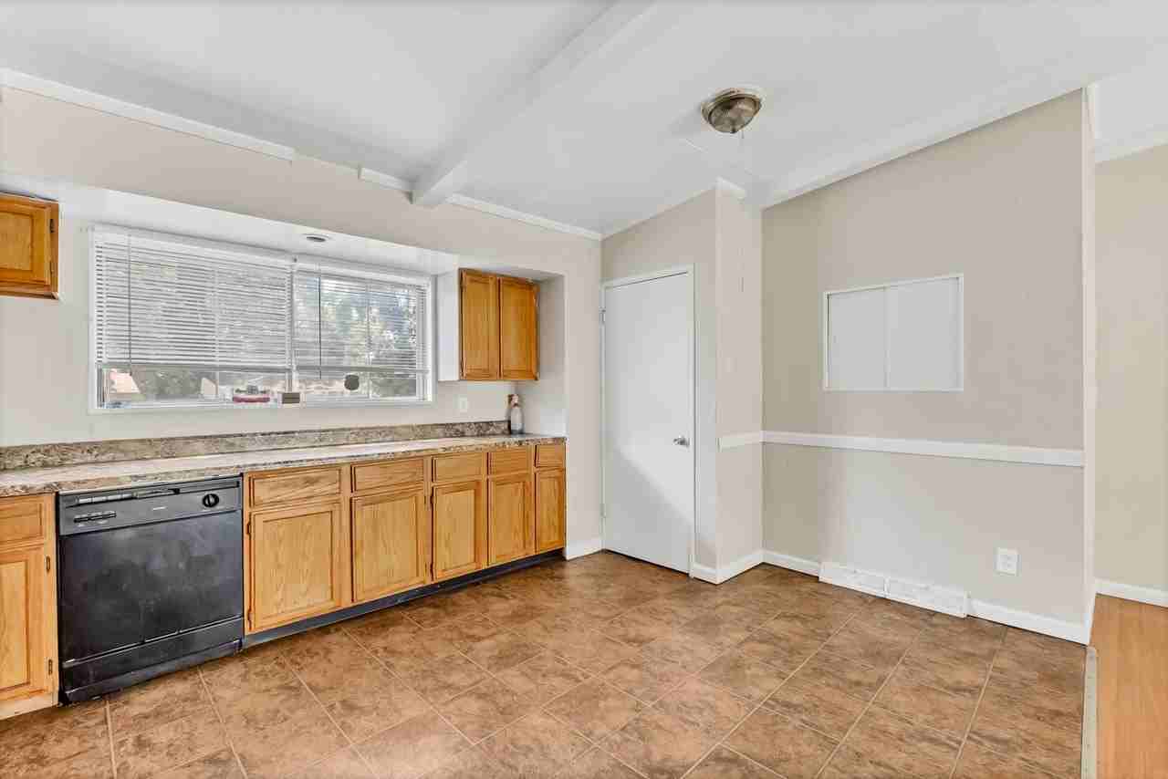 2440 Castle Dr - Photo 6 of 16