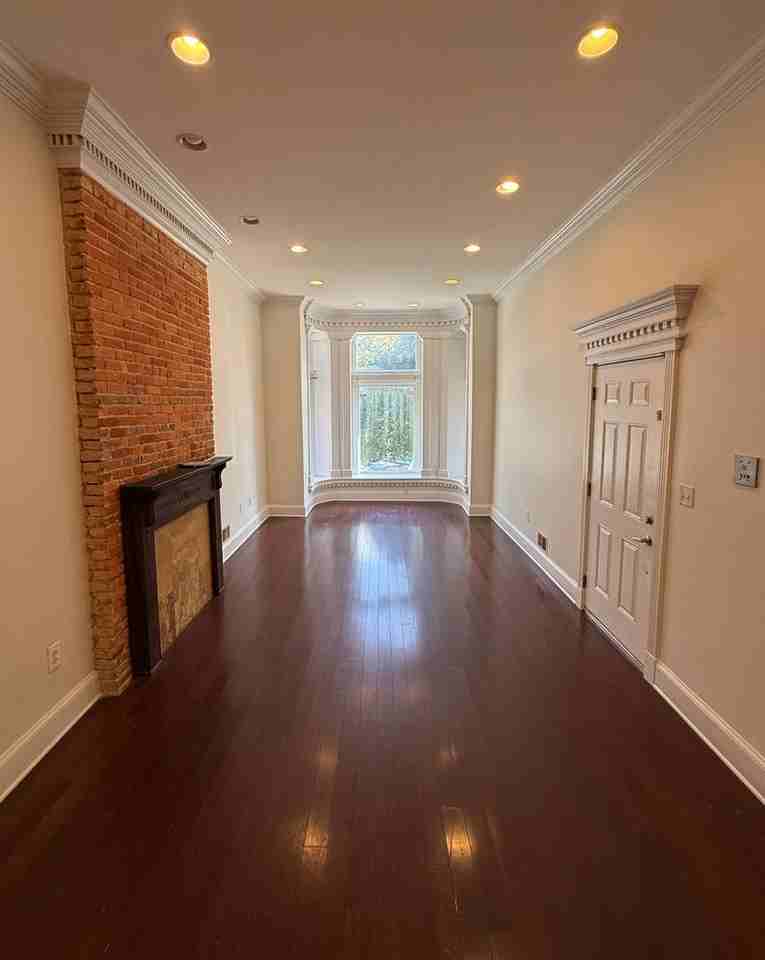 2318 Eutaw Pl - Photo 4 of 21