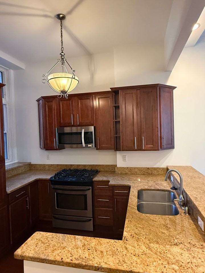 2318 Eutaw Pl - Photo 5 of 21