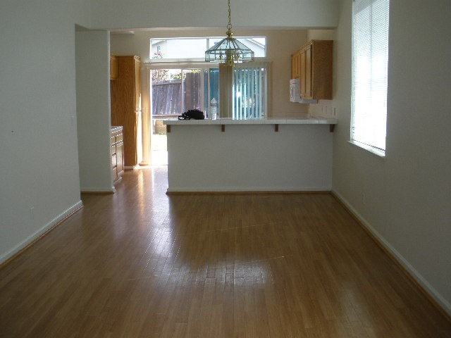 938 Tipperary Dr - Photo 3 of 11