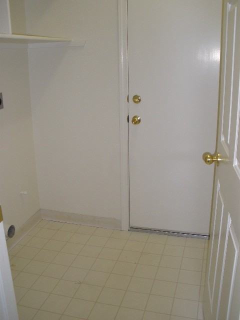938 Tipperary Dr - Photo 4 of 11