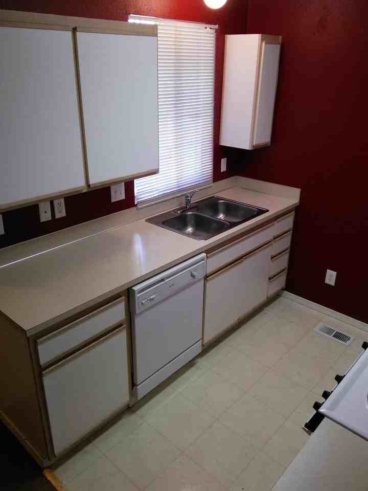 479 Ne Conifer Blvd - Photo 4 of 18