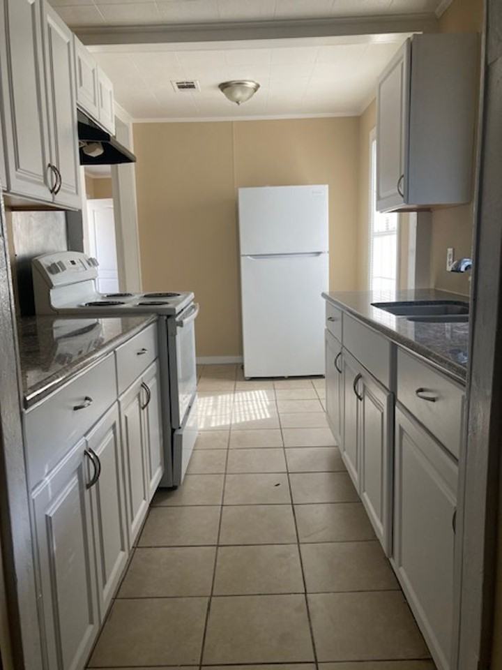 335 Rodenberg Ave - Photo 4 of 11