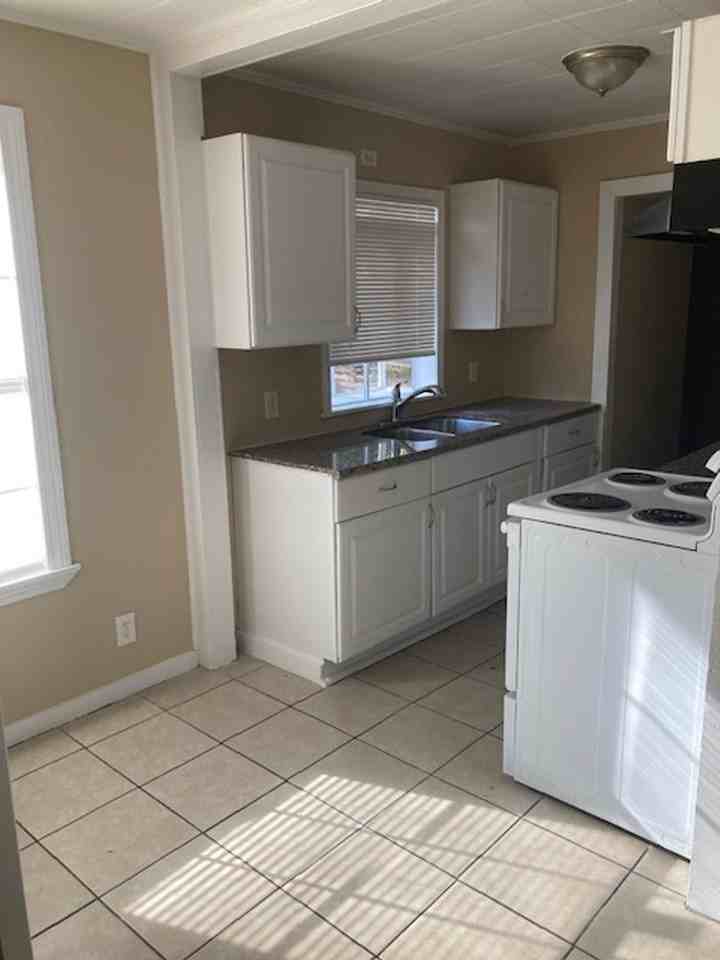 335 Rodenberg Ave - Photo 5 of 11