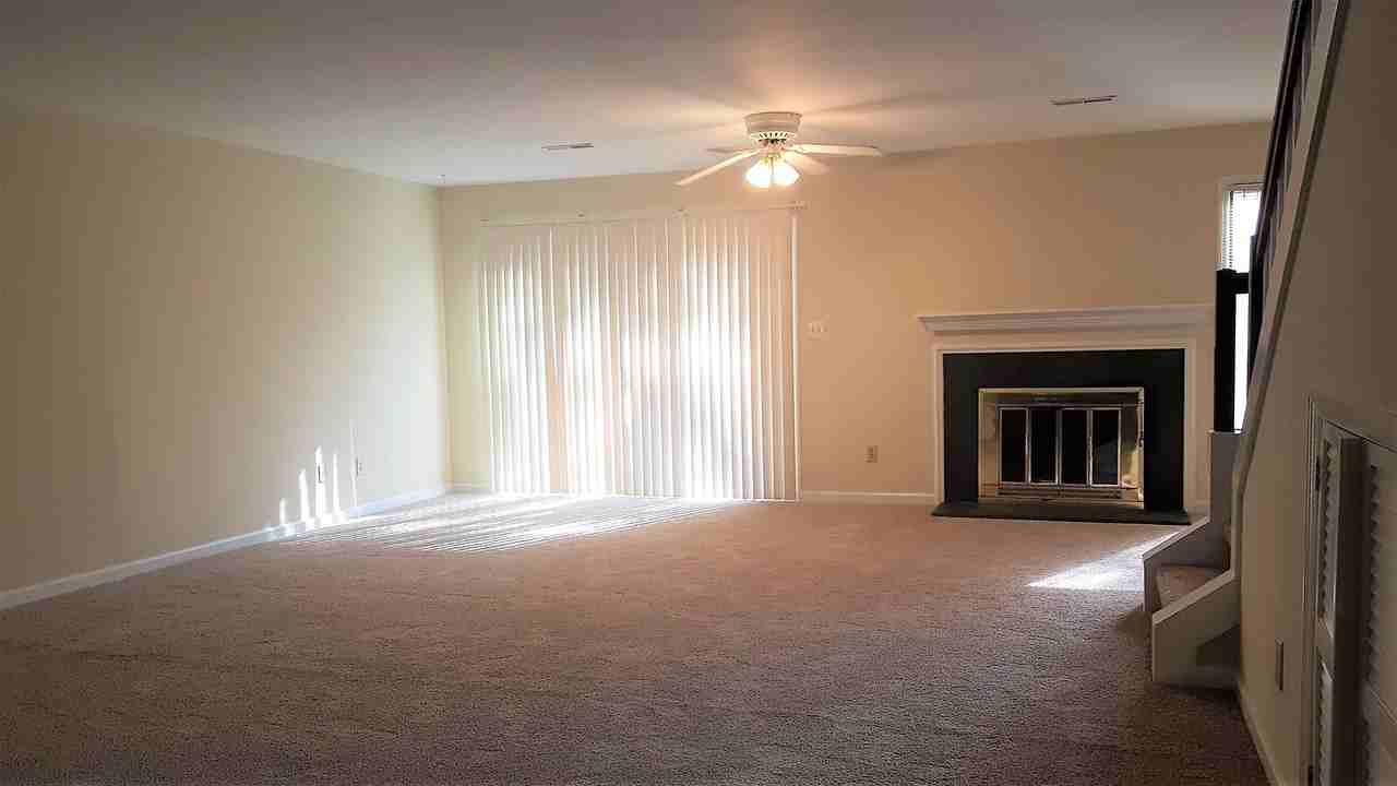 1402 Sherbrooke Cir - Photo 5 of 14