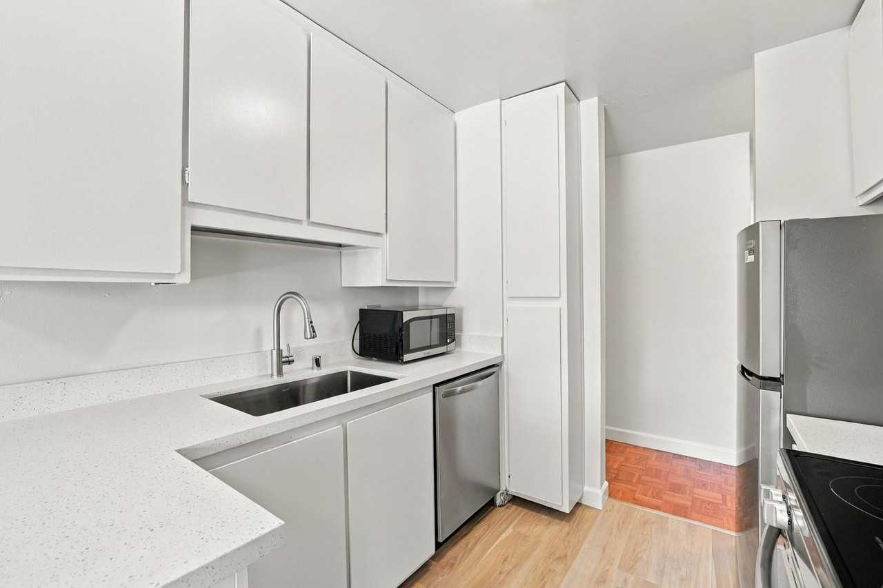 1241 Homestead Ave #200 - Photo 6 of 29