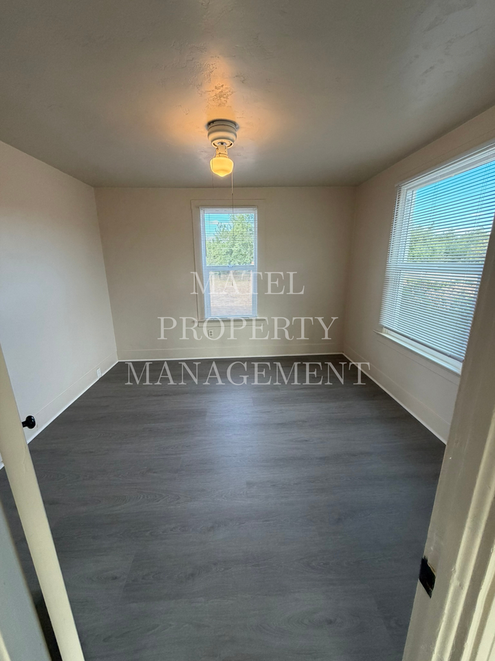 2113 Illinois Ave - Photo 3 of 27