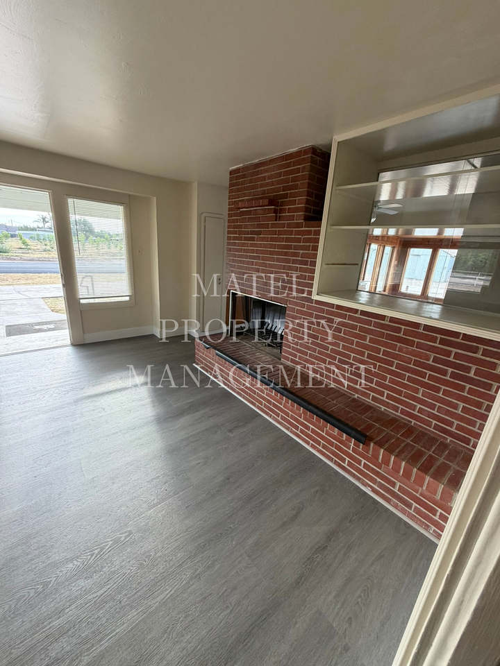 2113 Illinois Ave - Photo 5 of 27