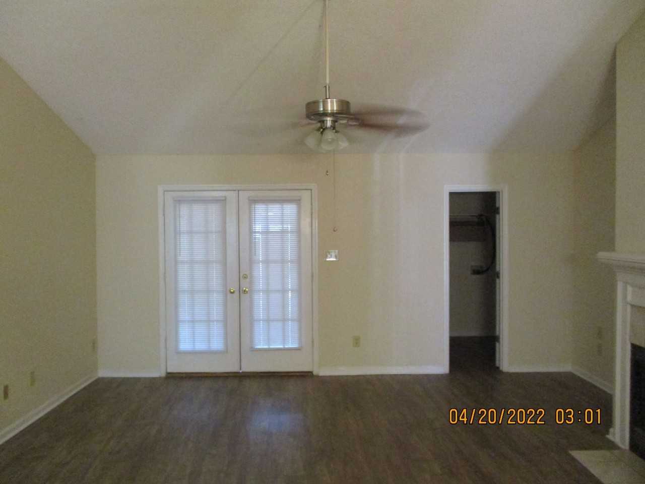 112 Acacia Ct Apt A - Photo 2 of 9