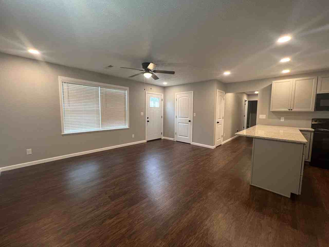 412 N Fort St - Photo 5 of 22