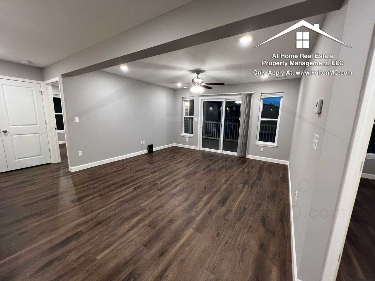 2620 N Bluff St - Photo 2 of 19